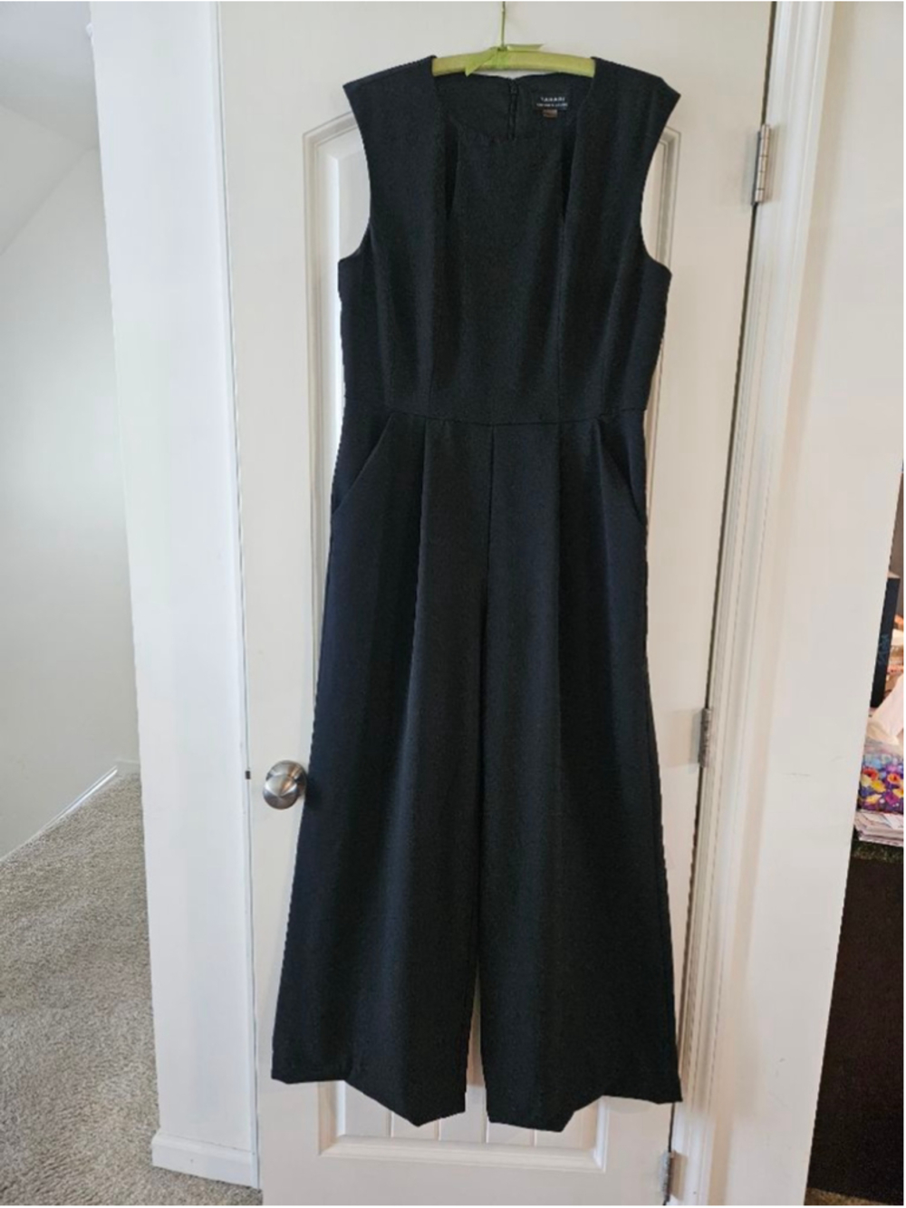 Women's TAHARI ARTHUR S. LEVINE Black Sleeveless Jumpsuit Size 14 - Picture 2 of 9